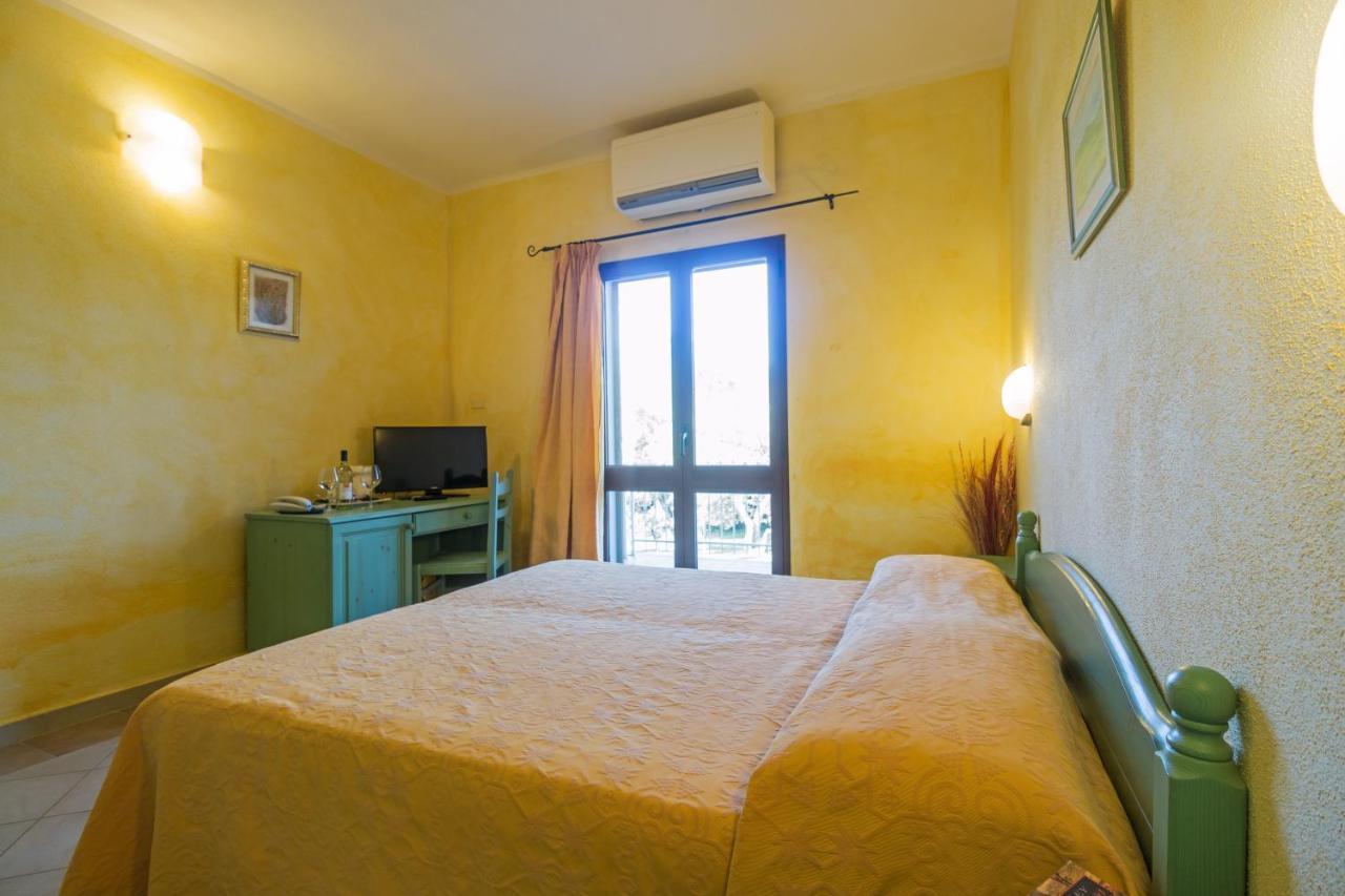 Отель Residenza Gli Ontani Орозеи Экстерьер фото